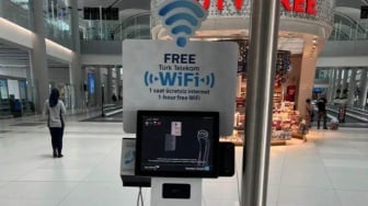 Viral! Tertipu WiFi Gratis Bandara Palsu, Kartu Kredit Dibobol Buat Belanja Mewah di Singapura