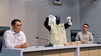 KPK Geledah Rumah Dirut BUMN Inhutani V, Uang Rp2,4 Miliar dan Rubicon Disita