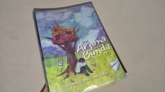 Ulasan Novel Dari Arjuna untuk Bunda: Kisah Angst Keluarga Berbalut Trauma