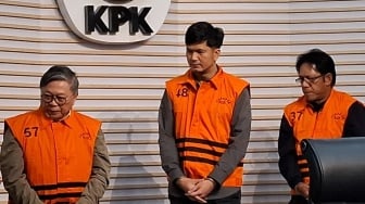 Dirut BUMN Inhutani V Resmi Pakai Rompi KPK, Diduga Jual Izin Hutan Negara