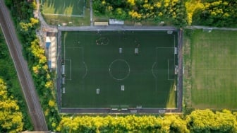 Inovasi Futsal Ramah Lingkungan: Rumput Sintetis dan Bola Daur Ulang
