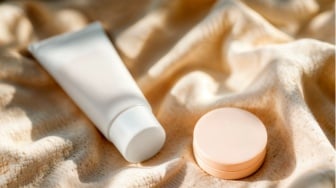 4 Rekomendasi Sunscreen Wajah dan Badan Terbaik: Praktis, Harga Mulai Rp60 Ribuan