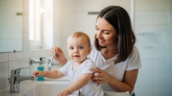 5 Rekomendasi Pasta Gigi Anak 1 Tahun yang Aman Jika Tertelan, Bunda Gak Perlu Was-Was!