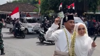 Nikah Dirayakan se-Pati, 5 Fakta Kocak Pengantin yang Foto Berlatar Demo Lengserkan Bupati Sudewo
