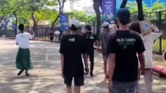 Nekat! Jelang Persita vs Persebaya, Sejumlah Bonek Sudah Tiba di Tangerang