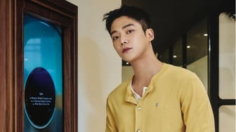 4 Inspirasi OOTD Simpel Tapi Macho Ala Rowoon, Bikin Penampilan Makin Gagah