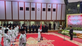 Pramono Anung Kukuhkan 42 Anggota Paskibraka DKI untuk HUT ke-80 RI