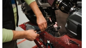 Jangan Panik! Ini 5 Penyebab Motor Berbunyi 'Tek-Tek' dan Cara Mengatasinya