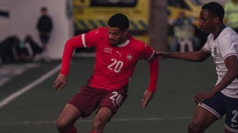 Siapa Zachary Athekame? Bek Muda Swiss yang Direkrut AC Milan dengan Mahar Rp178 M