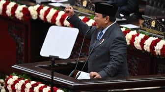 Presiden Prabowo Subianto menyampaikan pidato kenegaraan dalam rangka Penyampaian Pengantar/Keterangan Pemerintah atas RUU tentang APBN Tahun Anggaran 2026 beserta Nota Keuangannya saat Sidang Paripurna Pembukaan Masa Persidangan I DPR Tahun Sidang 2025-2026 di Gedung Nusantara, Kompleks Parlemen, Jakarta, Jumat (15/8/2025). [ANTARAFOTO/Dhemas Reviyanto/sgd/YU]