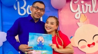 Adab Mpok Alpa ke Suami Tuai Decak Kagum: Surga Gue di Dia