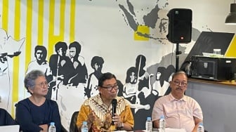 Penundaan Proyek Buku Sejarah Ala Fadli Zon Demi Sukseskan Gelar Pahlawan Ayah-Kakek Prabowo?