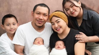 Senyum Tabah Fatih, Anak Mpok Alpa yang Bikin Terenyuh