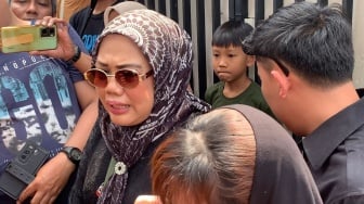 Penuh Haru, Elly Sugigi Ungkap Doa Terakhir Mendiang Mpok Alpa untuk Dirinya dan Umi Pipik