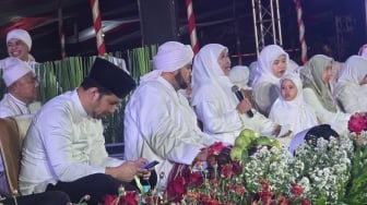 Dzikir dan Sholawat HUT RI Bersama Habib Syech di Grahadi, Gubernur Khofifah: Makin Damai Indonesia
