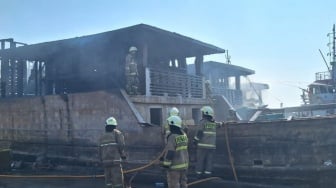 4 Kapal Nelayan di Muara Baru Jakut Terbakar Diduga Korsleting Listrik, Ada Korban?