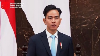Manuver Dasi Gibran: Pengamat Ungkap Pesan Tersembunyi di Balik Warna Biru