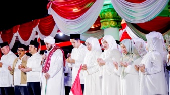 HUT ke-80 RI, Gubernur Khofifah dan Ribuan Warga Jatim Gelar Dzikir, Doa, dan Sholawat