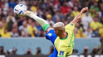 Gol Salto Spektakuler Richarlison Warnai Kemenangan Tottenham atas Burnley