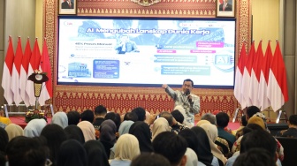 OJK Berbagi 2025: Kecerdasan Buatan Jadi Bekal Penting Pemimpin Muda Sumsel