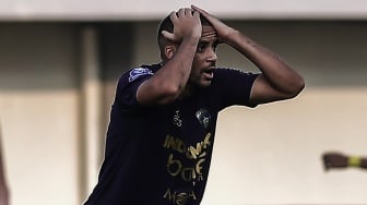 Persebaya Menang, Persita Gagal Akhiri Kutukan: Hokky Caraka Tampar-tampar Pipi