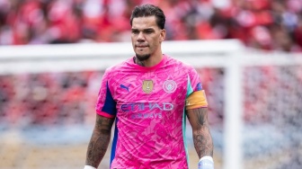 Pep Guardiola Tegas Ederson Masih Kiper Nomor Satu, tapi Sampai Kapan?