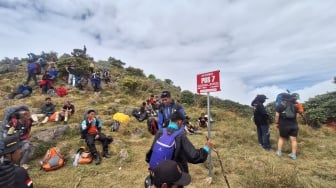 Gunung Bawakaraeng Diserbu Ribuan Pendaki