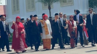 Dua Jempol SBY dan Sapaan Jokowi-Iriana di Momen Upacara Kemerdekaan di Istana