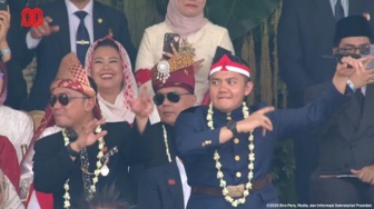 Bikin Seskab Teddy Joget, Pacu Jalur Ikut Meriahkan HUT ke 80 RI di Istana Negara