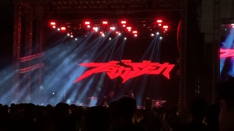 'Free Palestine dan 'Bahlil Semakin Bahlul, Aksi Panggung The Jansen Bikin Geger Konser SID