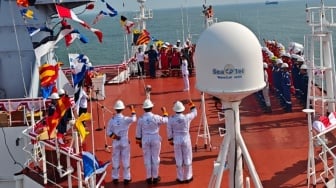 Semangat Kemerdekaan! SKK Migas Sumbagsel Gelar Upacara HUT RI ke-80 di Tengah Laut