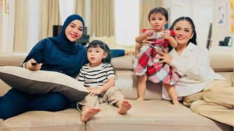 Nenek Hits Dimarahi Cucu, Ameena Komplain Keras Penampilan Kris Dayanti