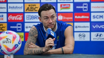 Siap Jajal Persijap Jepara, Marc Klok Ungkap Target Utama Persib Bandung