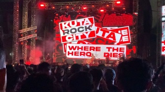 Konser 30 Tahun SID Jadi Zona Punk Ramah Anak: Suami Moshing, Istri Jaga Buah Hati