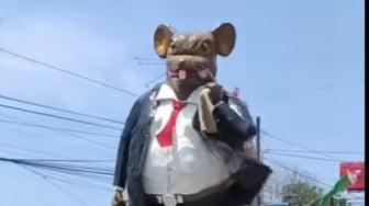 Masih Gak Sadar? 'Tikus Berdasi' Kepung Karnaval Agustusan, Amarah Rakyat Gak Terbendung