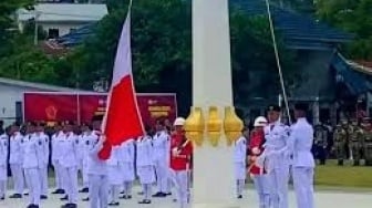 5 Fakta Viral Bendera Merah Putih Terbalik di Mamasa, Paskibraka Menangis hingga Panitia Minta Maaf!