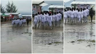Tak Goyah Diterpa Badai! Paskibraka di Konawe Tuntaskan Tugas di Tengah Lautan Lumpur