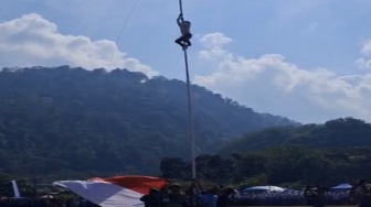 4 Fakta Aksi Heroik Raihan, Bocah SD Lampung Selatan Pemanjat Tiang Bendera yang Viral