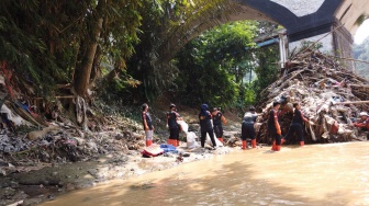 Kata Nelayan Ciliwung Soal Ikan Sapu-sapu: Jadi Hama Sekaligus Bahan Baku Cilok