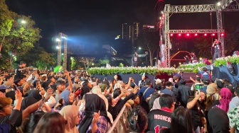 Grup Musik NDX AKA Bikin Petjah: Warga Jatim Bergoyang di Pesta Rakyat HUT ke-80 Kemerdekaan RI