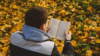 Biblioterapi: Cara Praktis Atasi Gangguan Mental Melalui Aktivitas Membaca