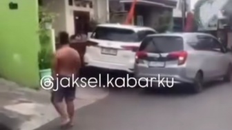 Teror Order Fiktif 'Hendro' Gegerkan Cipulir, 85 Sopir Taksi Online Jadi Korban!