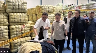 Terbongkar! Jaringan Pakaian Bekas Ilegal Ratusan Miliar di Jawa Barat