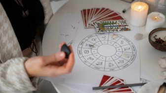 Apakah Kamu Salah Satunya? 3 Zodiak yang Sedang Diuji Alam Semesta 19 Agustus