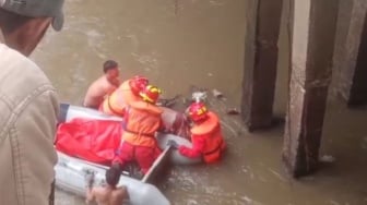 Wajah Hancur Tak Dikenali, Geger Penemuan Mayat Pria Membengkak di Ciliwung