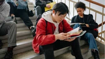 Komunitas Buku sebagai Safe Space: Pelarian dari Kegaduhan Dunia Digital