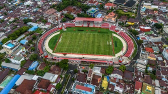 Foto udara Stadion Gelora Kie Raha di Ternate, Maluku Utara, Selasa (19/8/2025). [ANTARA FOTO/Andri Saputra/rwa]