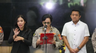 Kepala Lembaga Kedokteran Kepolisian Polri Brigjen Sumy Hastry Purwanti menyampaikan keterangan saat konferensi pers mengenai hasil tes DNA mantan Gubernur Jabar Ridwan Kamil, Lisa Mariana dan anak berinisial CA di Bareskrim Polri, Jakarta, Rabu (20/8/2025). [Suara.com/Alfian Winanto]

