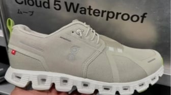 Berapa Harga Sepatu On Cloud? Ini 5 Pilihan Terbaik yang Tahan Air