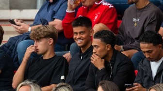 Senyum Mees Hilgers di Tribun, Meski Masa Depannya di FC Twente Suram